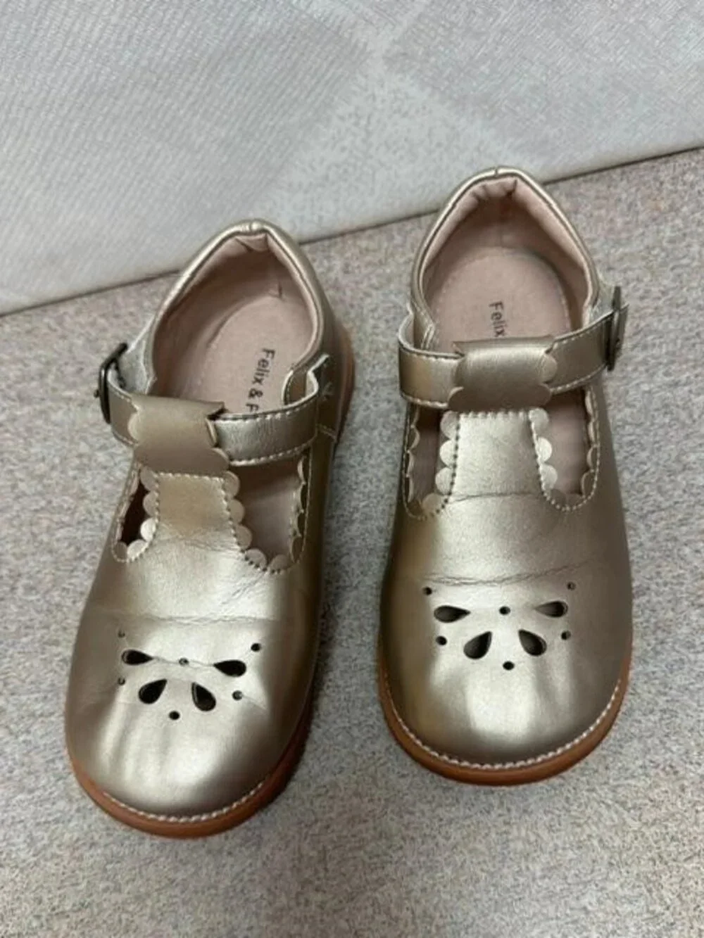 Felix & Flora gold dress shoes, size 11